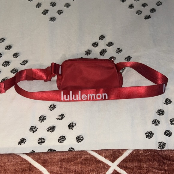 Lululemon Belt Bag - Picture 2 of 4